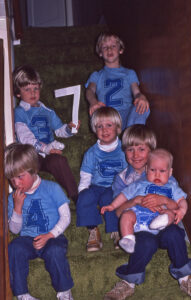 Adam and Karl and the 6 (almost 7) cousins on their paternal side. Oh, and Karl's huge bandage.